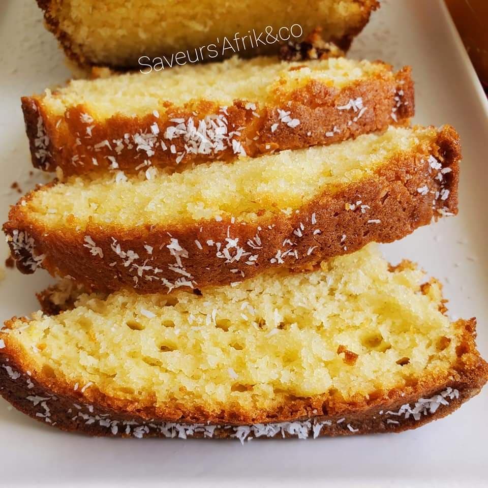 Gâteau moelleux au yaourt et aux raisins secs