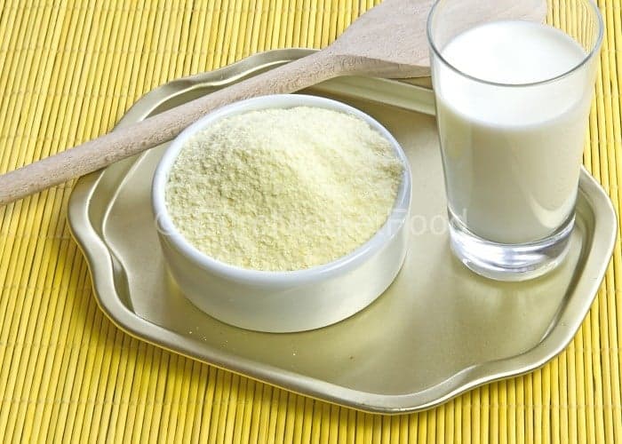 Quelle est la durée de conservation du lait en poudre après ouverture ?