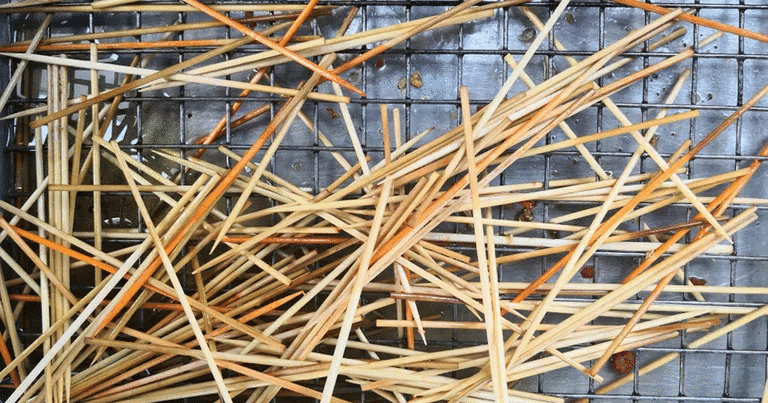 La meilleure façon d&rsquo;éviter que les brochettes en bois ne brûlent