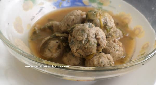 Soupe de boulettes de poisson pimenté.