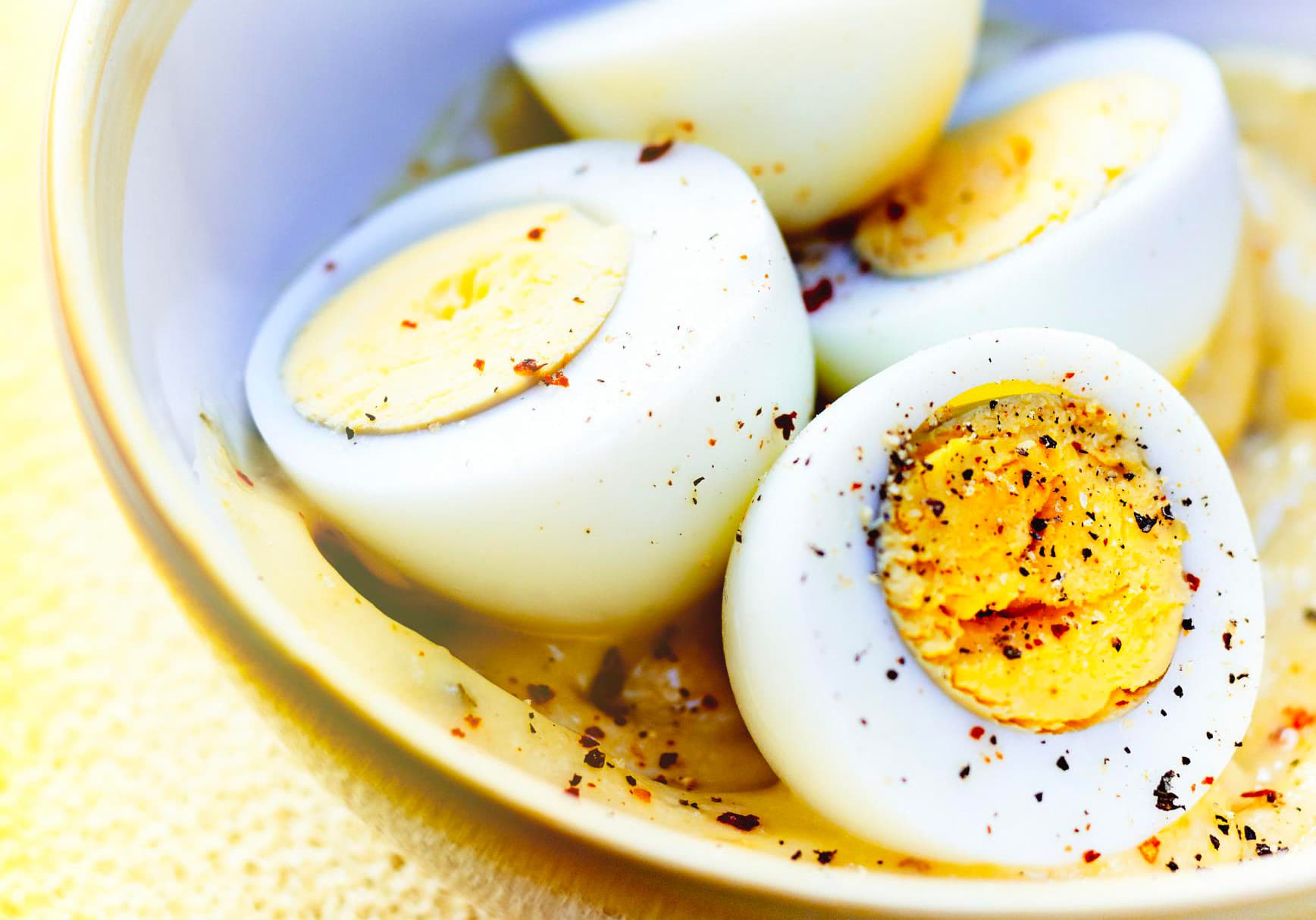 Épluchez facilement les œufs durs