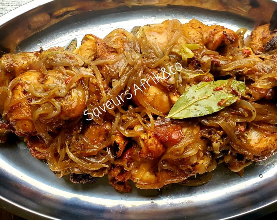 Poulet rôti aux oignons caramélisés