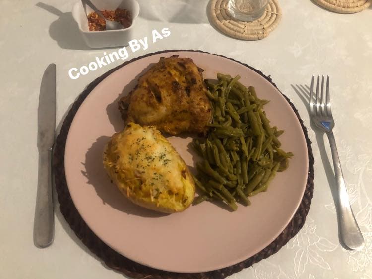 Pomme de terre farcie et poulet au four