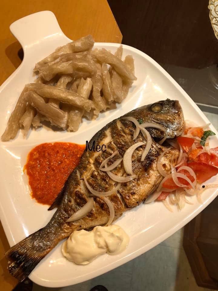 Du poisson braisé à la sauce piquante