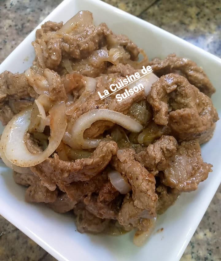 Sauté de viande à l’oignon.