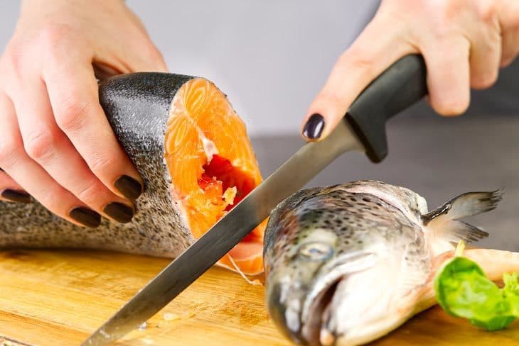 Astuces pour éliminer l’odeur du poisson après la cuisine