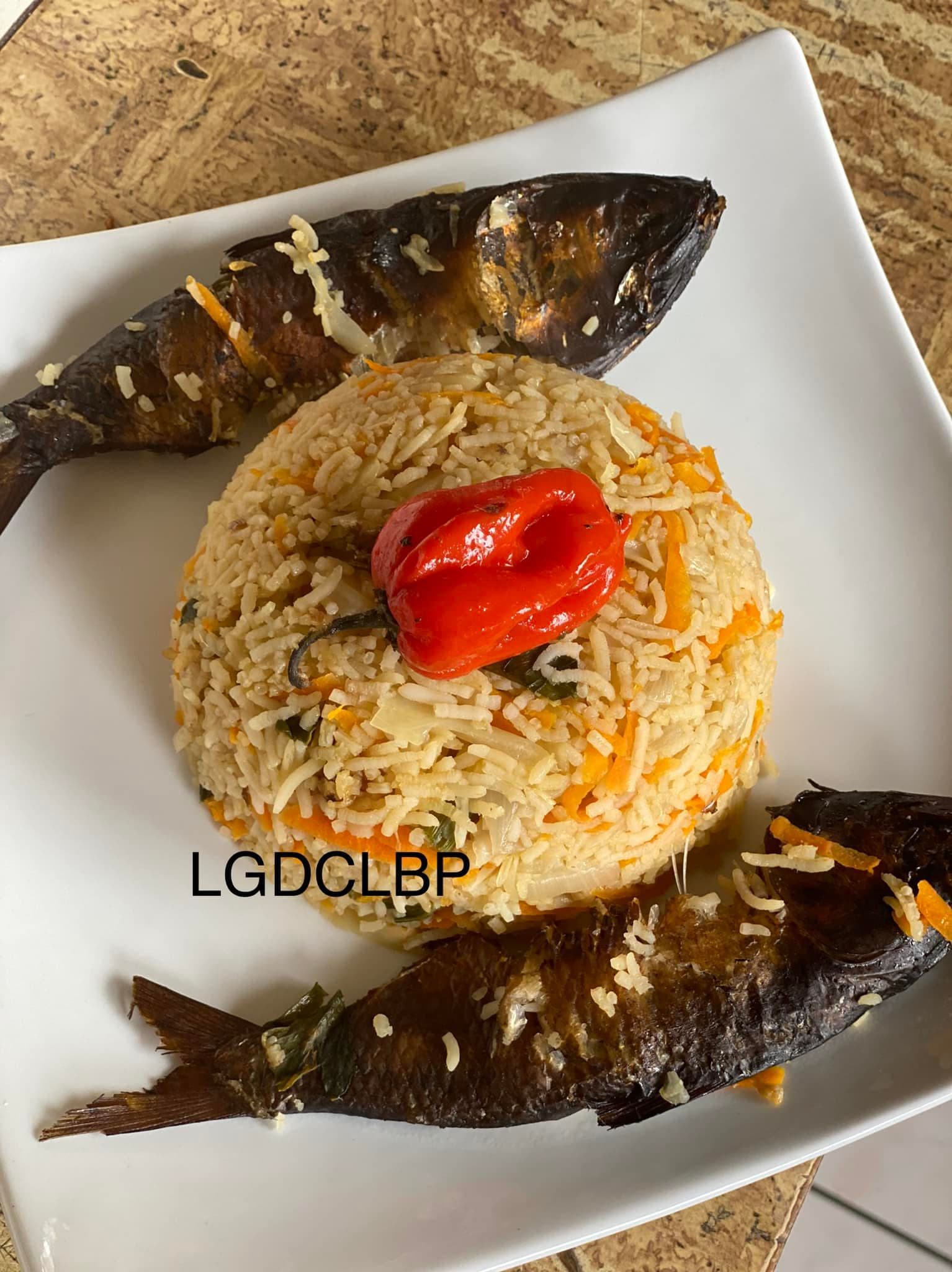 Riz sauté au poisson fumé