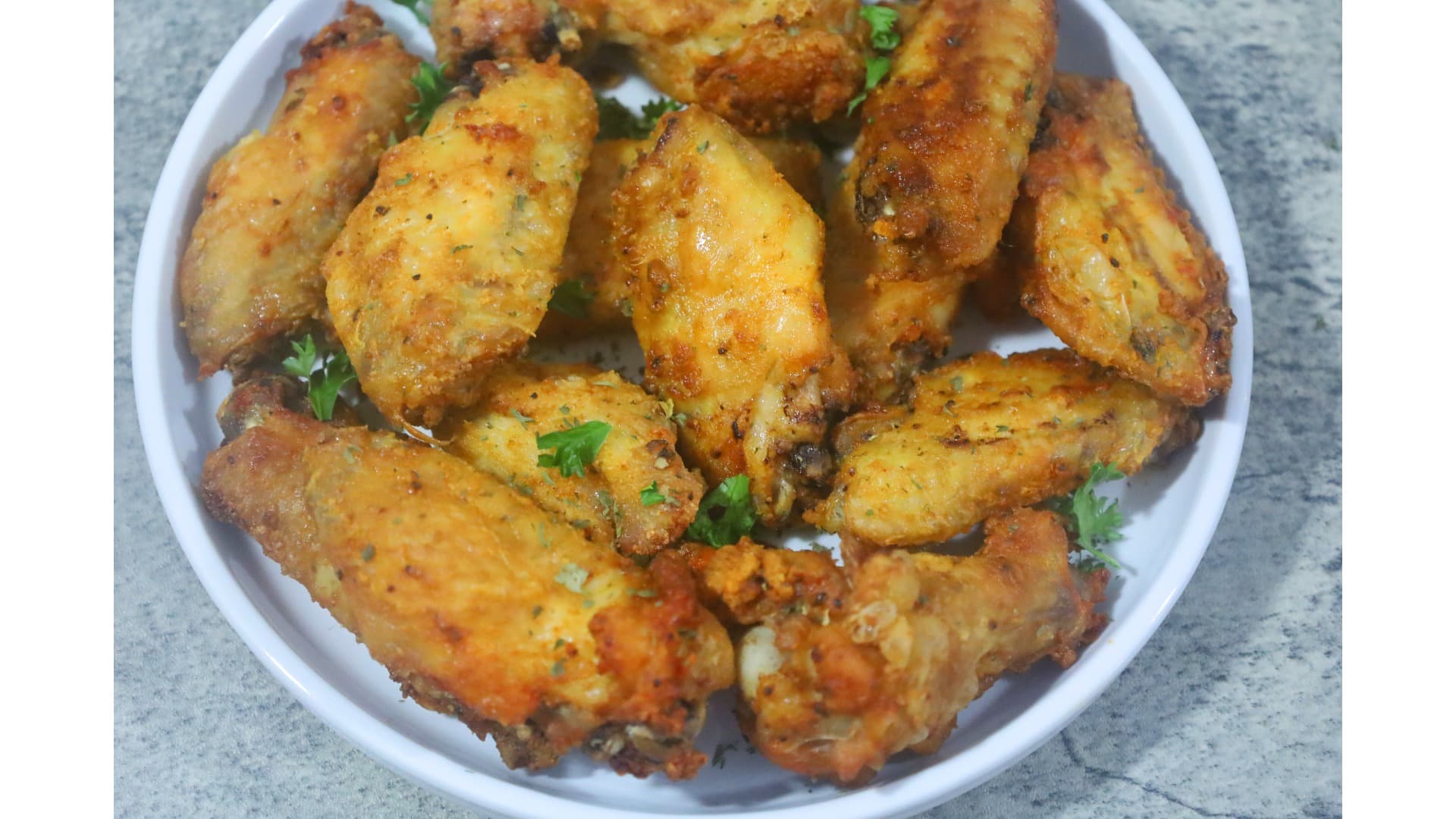 De délicieuses ailes de poulet.