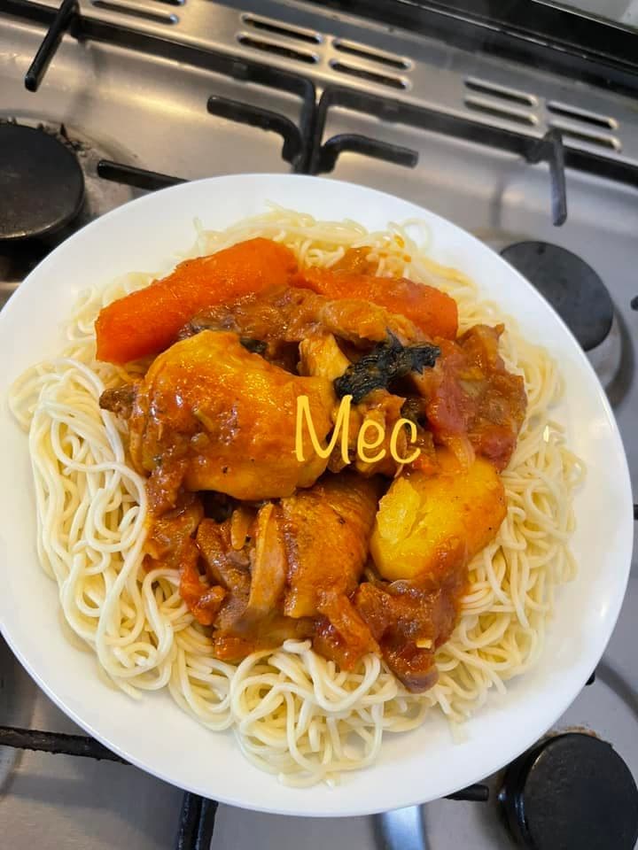 Poulet à la tomate et aux spaghettis