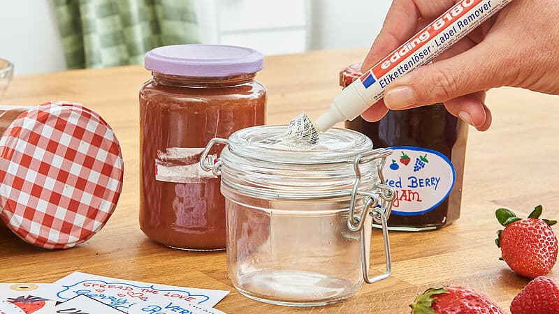 Comment décoller les étiquettes très facilement sur les bouteilles de conserve.