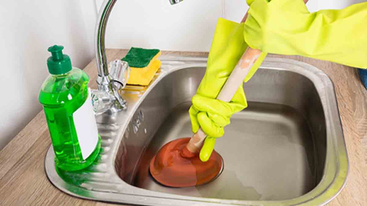 4 Trucs faciles pour vous débarrasser d’un évier bouché