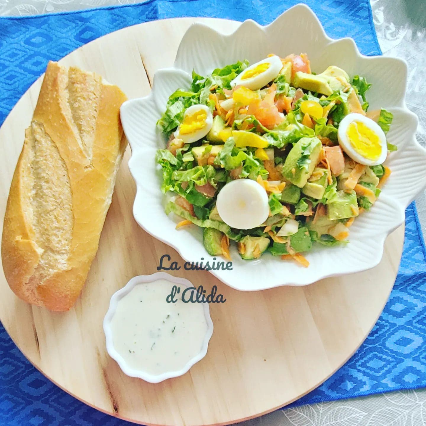 Délicieuse sauce crémeuse qui accompagne ma salade.