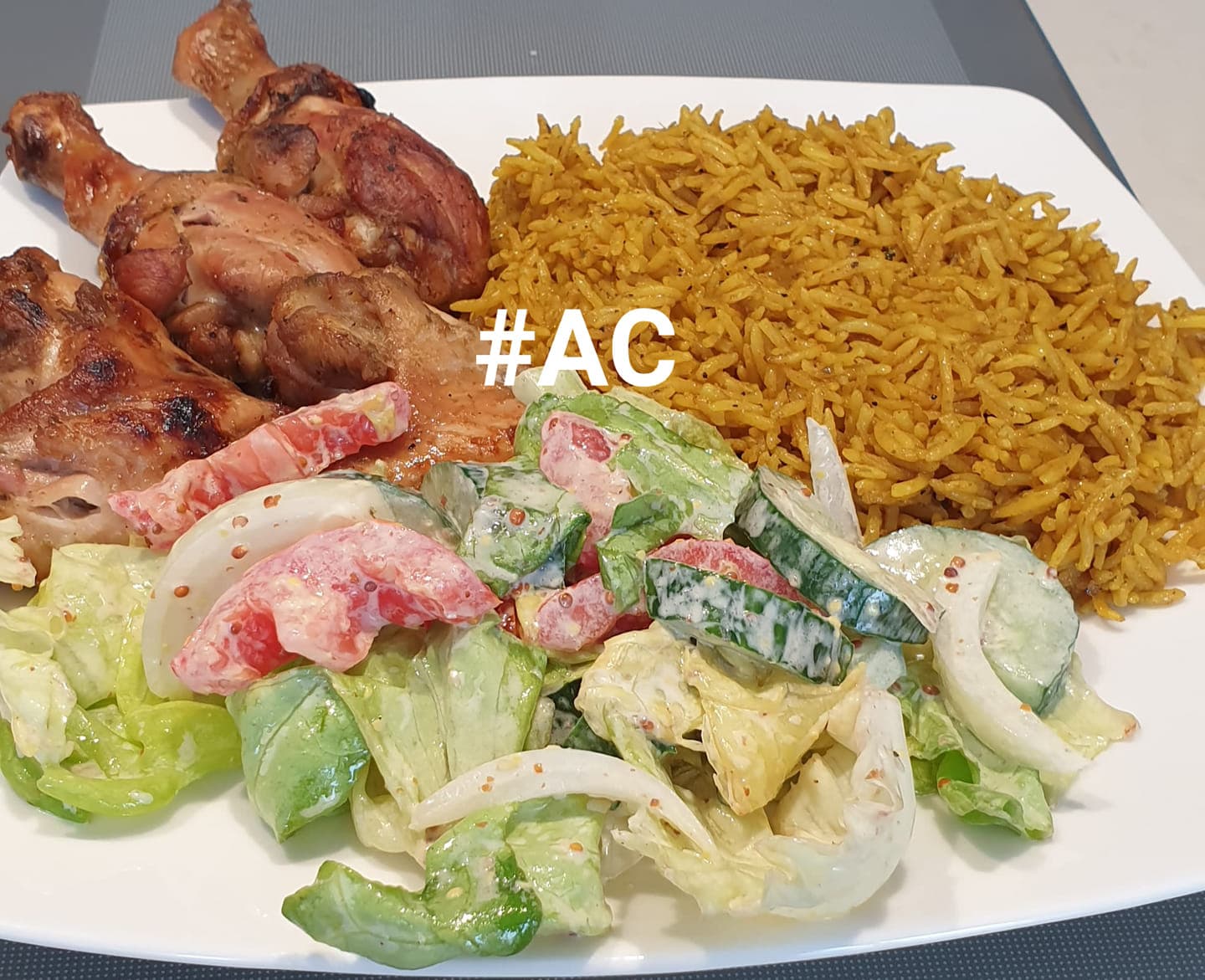 Pilons et ailes de poulet braisés avec ses accompagnements