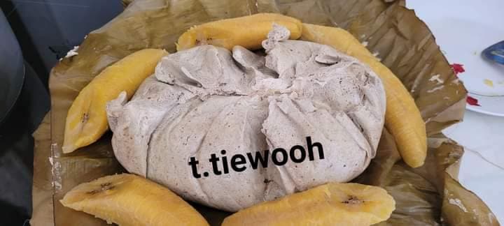 Mets de pistache et plantain mûr.