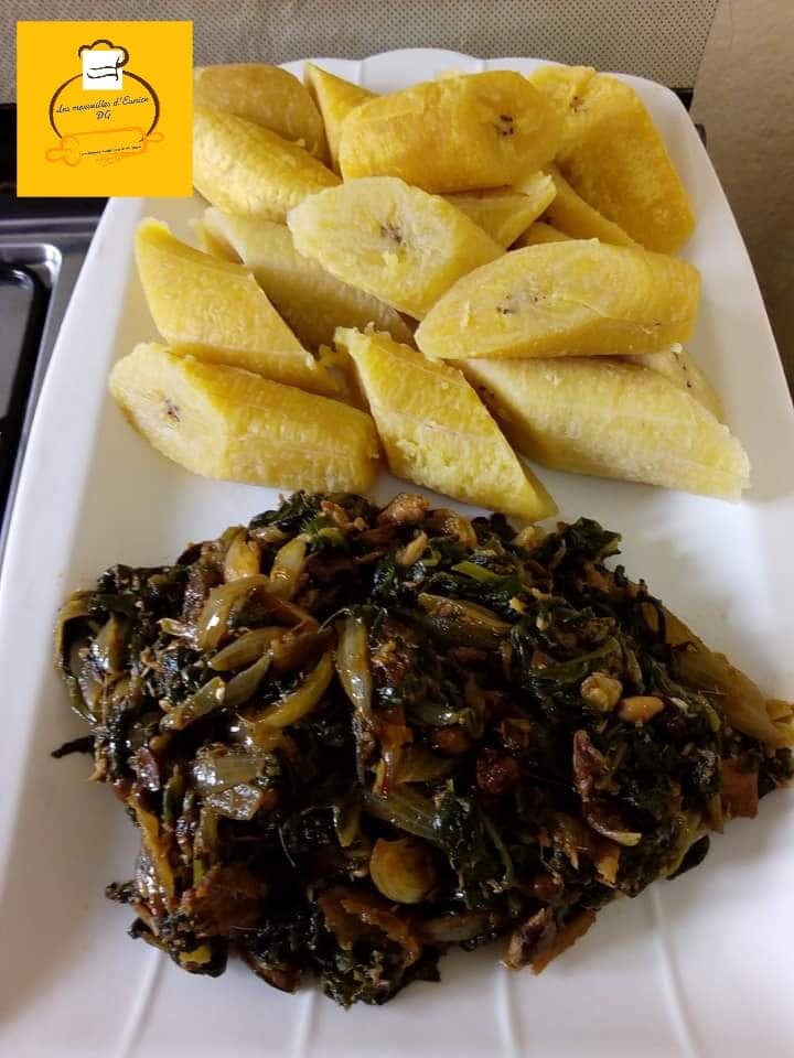 Bananes plantain avec une pâte d’épinards