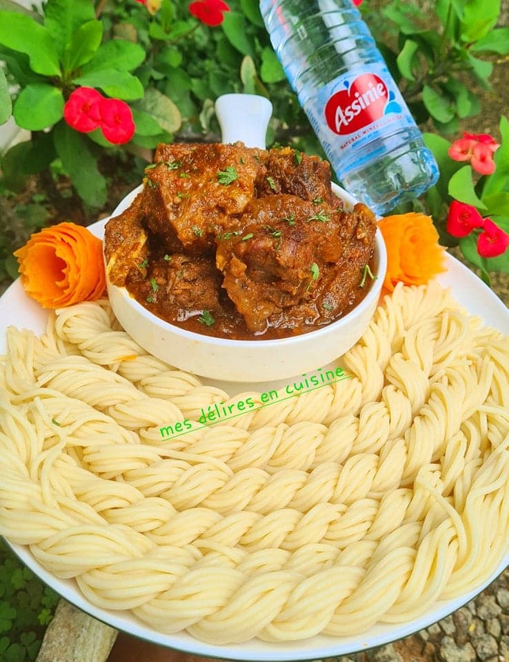 Torsadè de spaguetti et sa sauce tomate au bœu