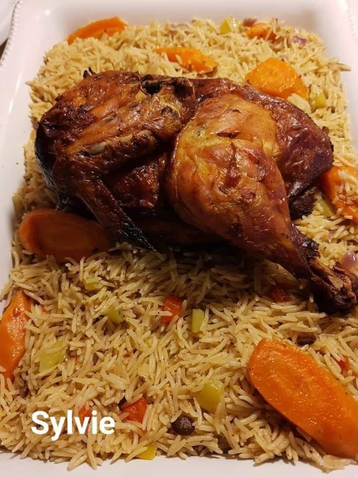 Riz gras aux légumes et poulet : recette savoureuse
