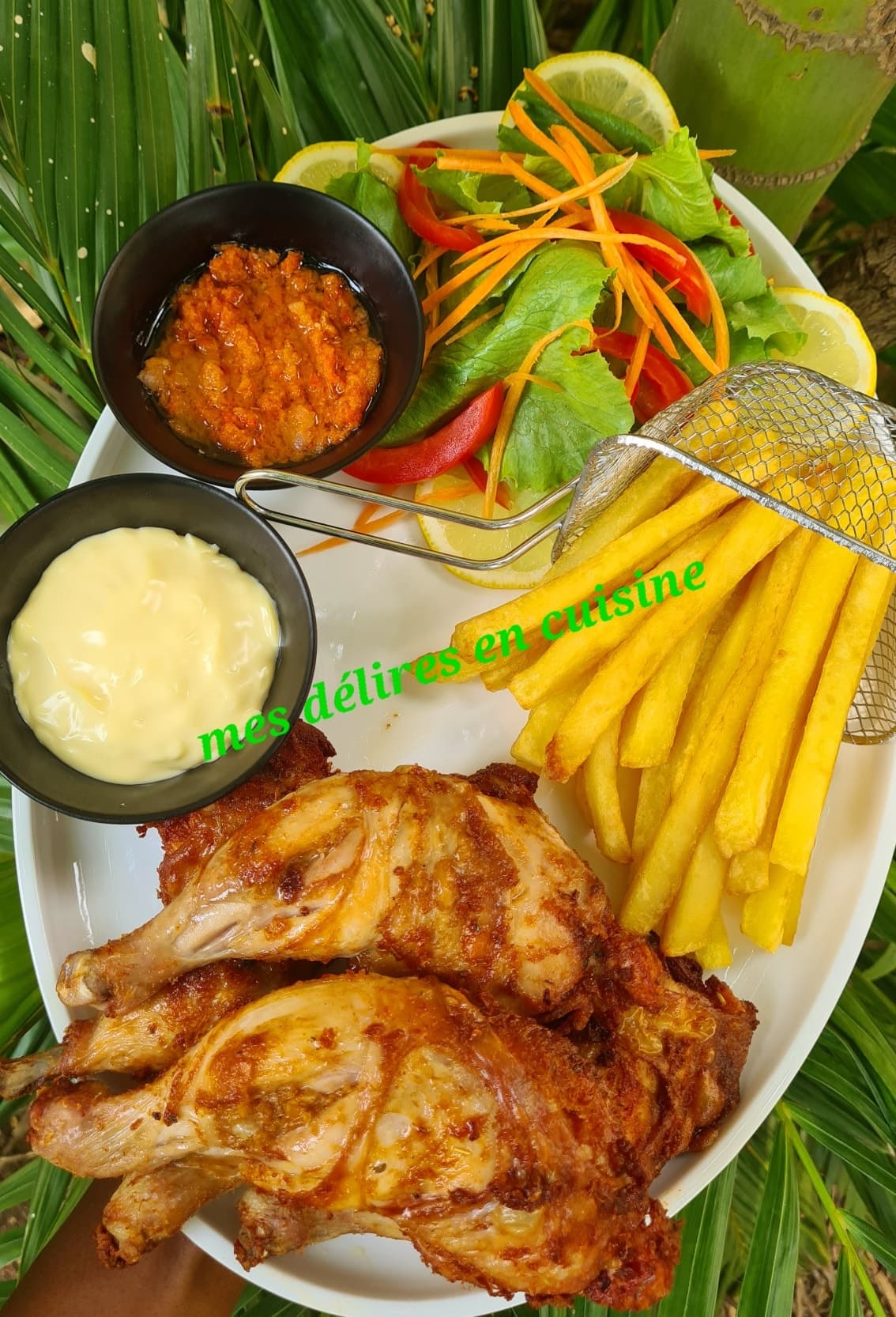 Friture de cuisse de poulet et ses accompagnements