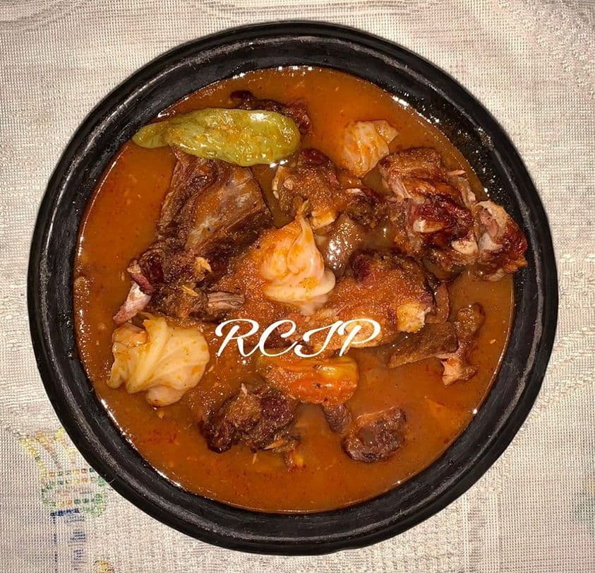 Sauce claire épicée avec la queue de bœuf fumée