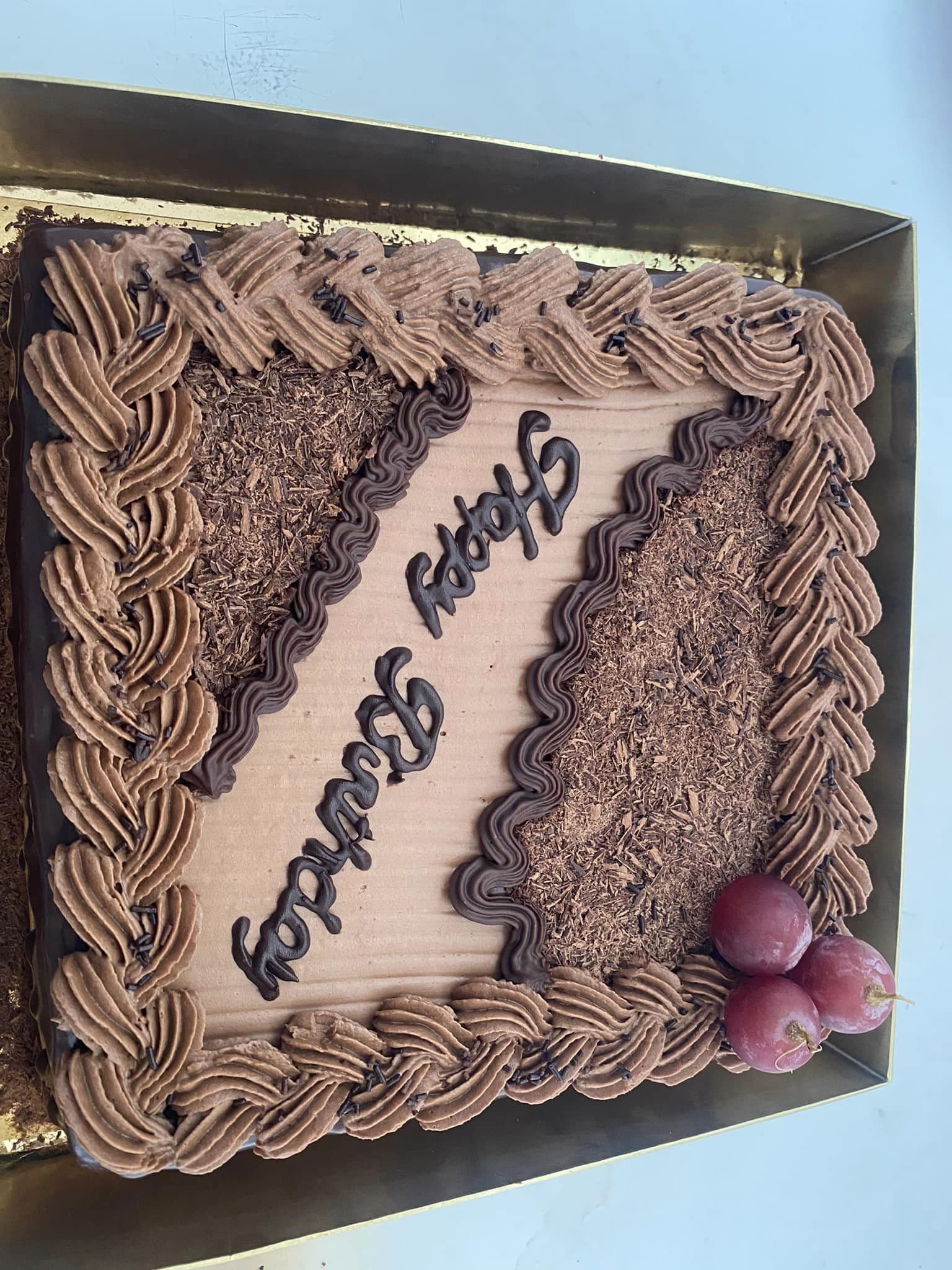 Garnir et recouvrir un gâteau d'anniversaire : guide