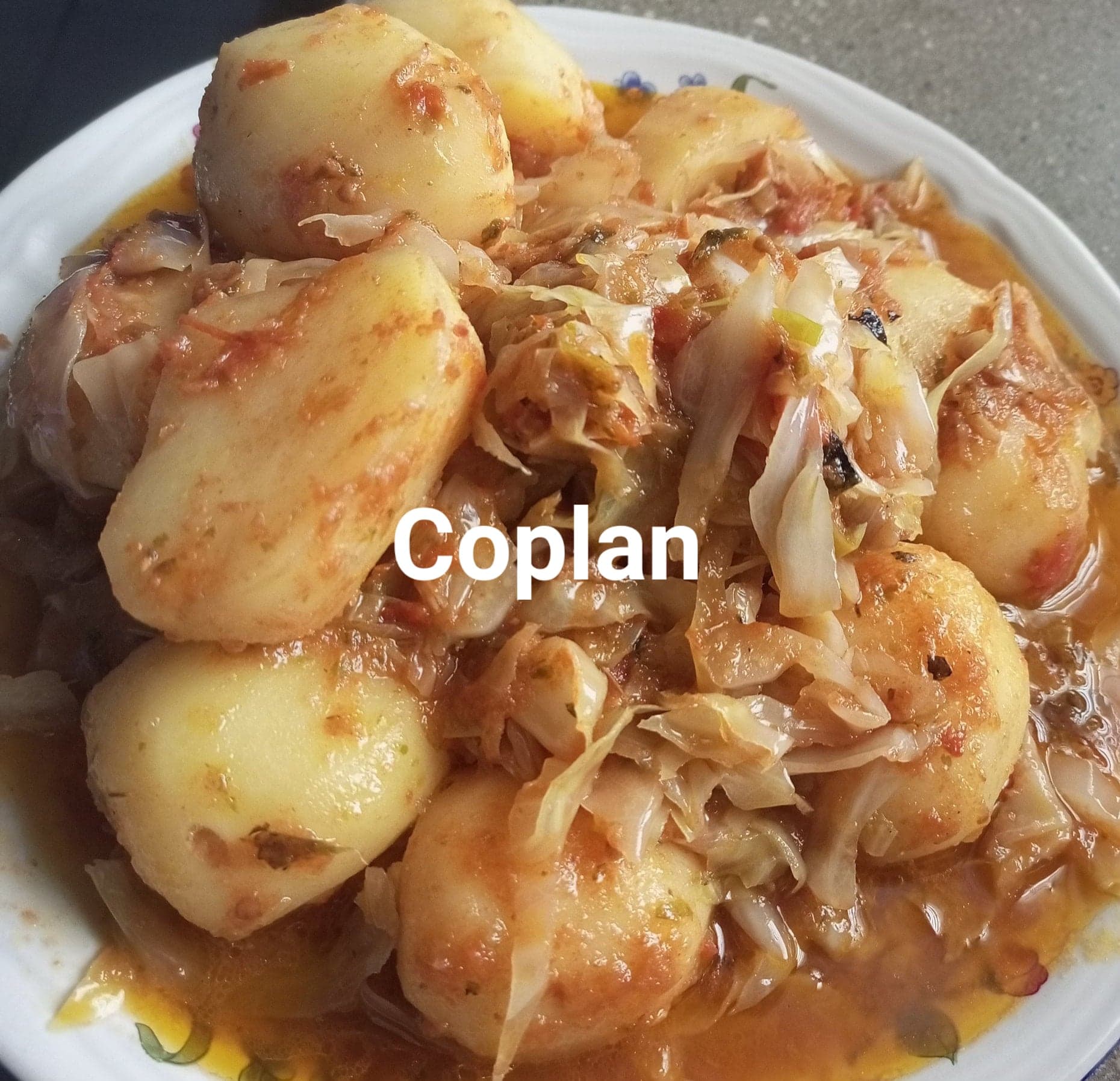 Pommes de terre et choux sautés à la camerounaise..