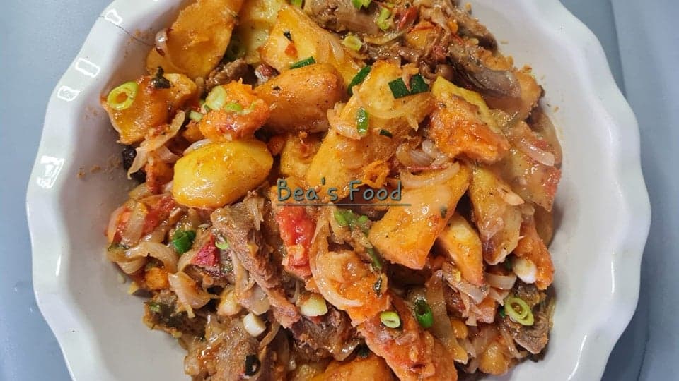 Pommes de terre et ignames sautées