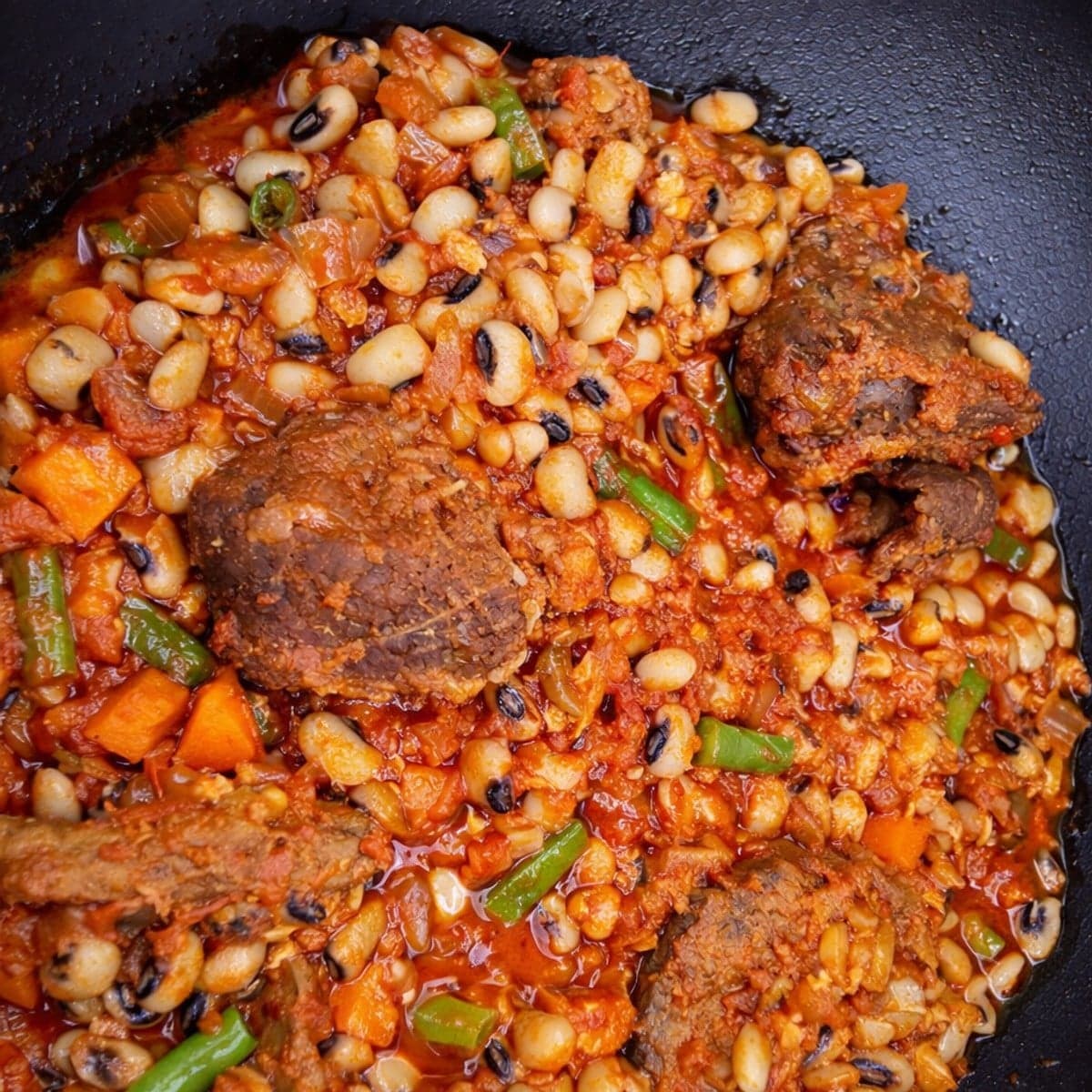 Haricots blancs à la sauce tomate et mouton