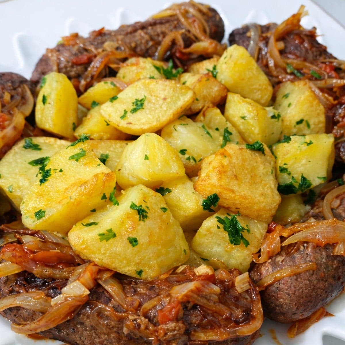 Pommes de terre sautées aux saucisses