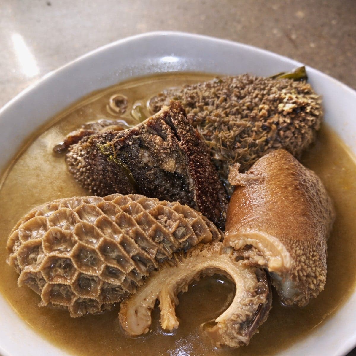 Bouillon de tripes de bœuf bien épicé