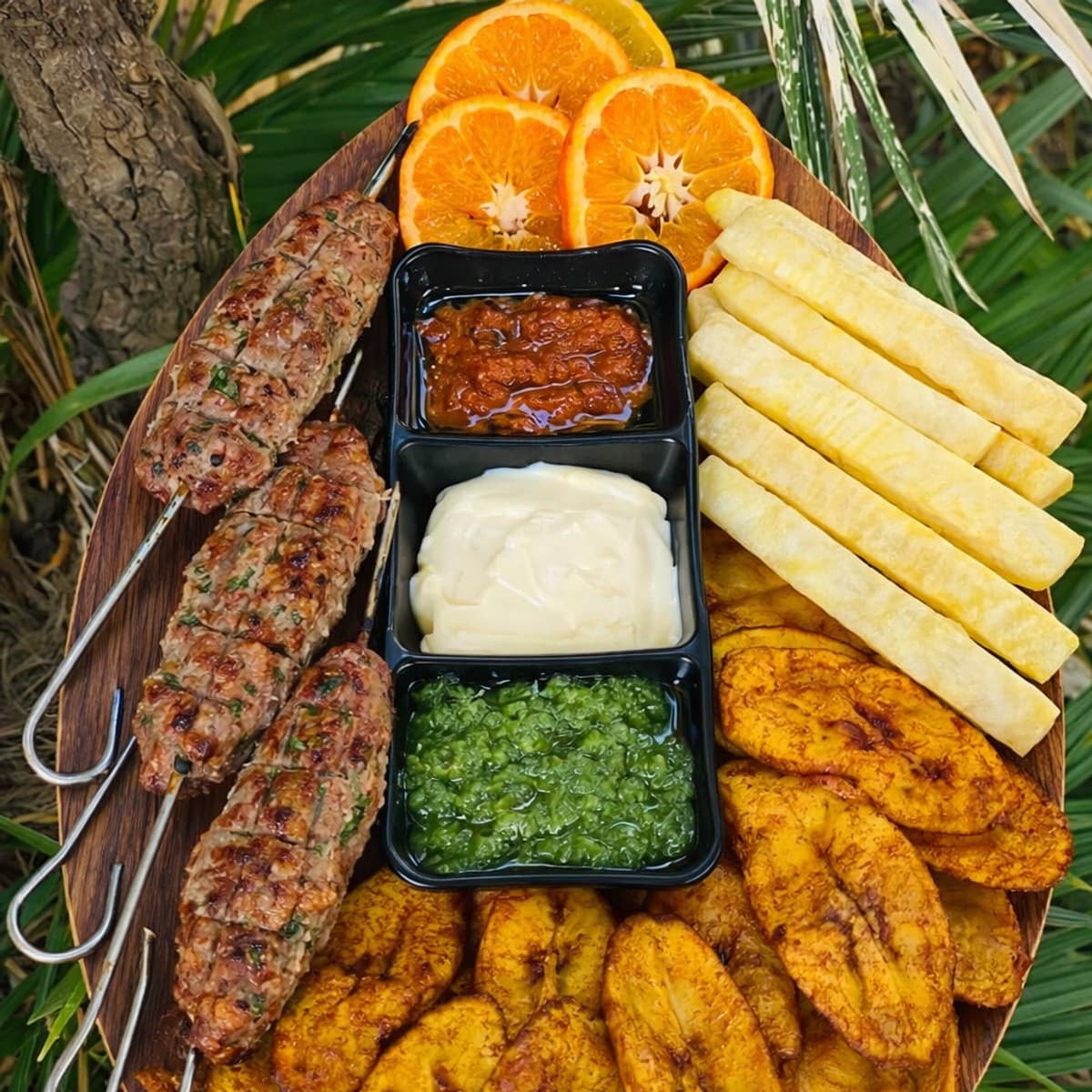 Brochettes de viande haché et ses invités