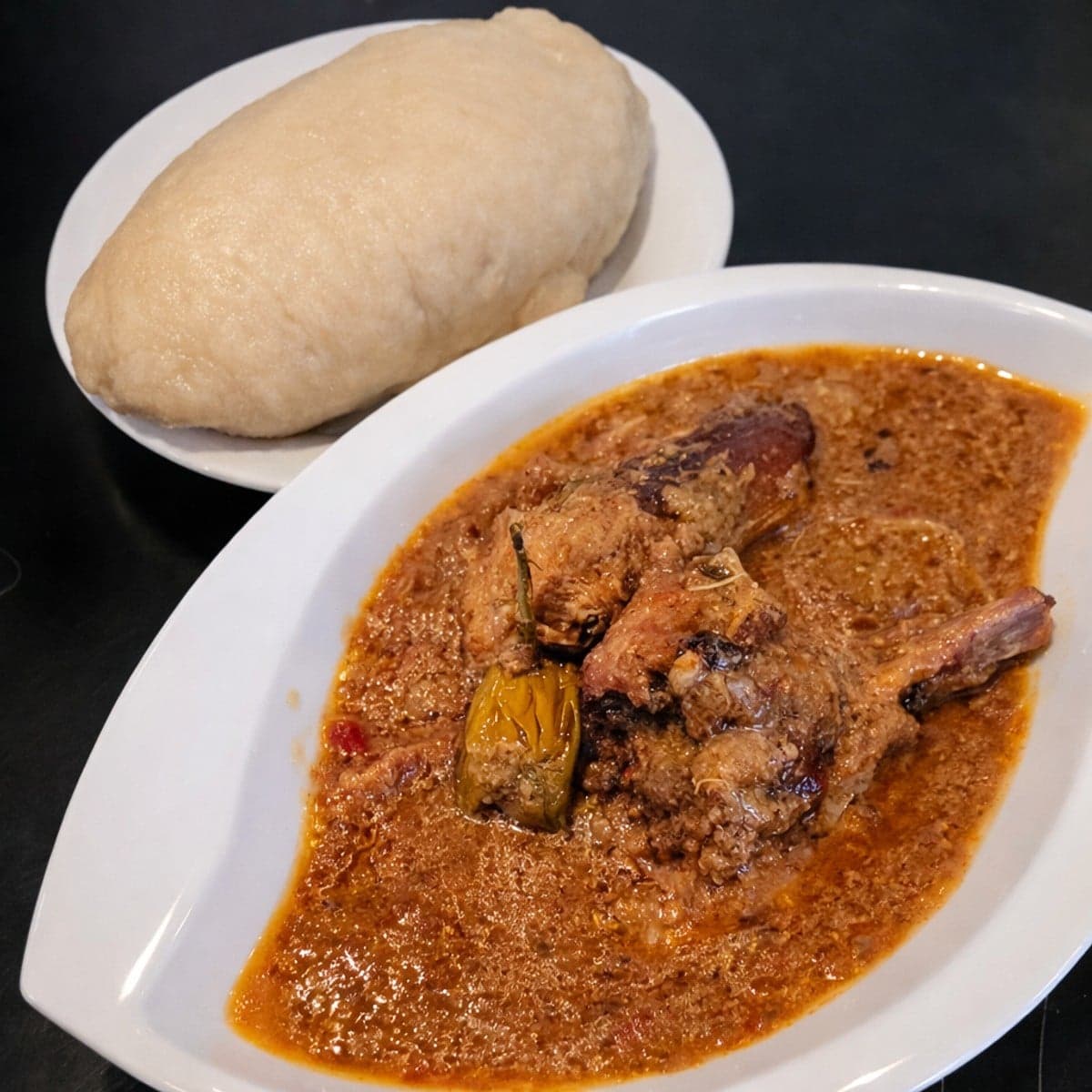 Couscous manioc, sauce ndooh(,chocolat indigene, ou noyau de mango séché Pour ma sauce