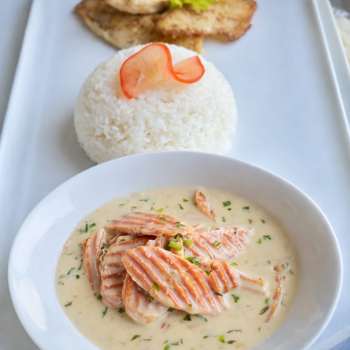De la sauce crème aux carottes et filets de tilapia