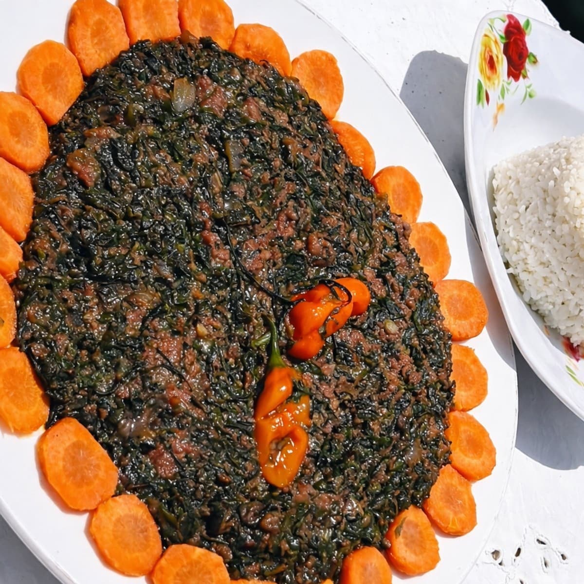 Feuilles d’épinards sautées à la viande hachée