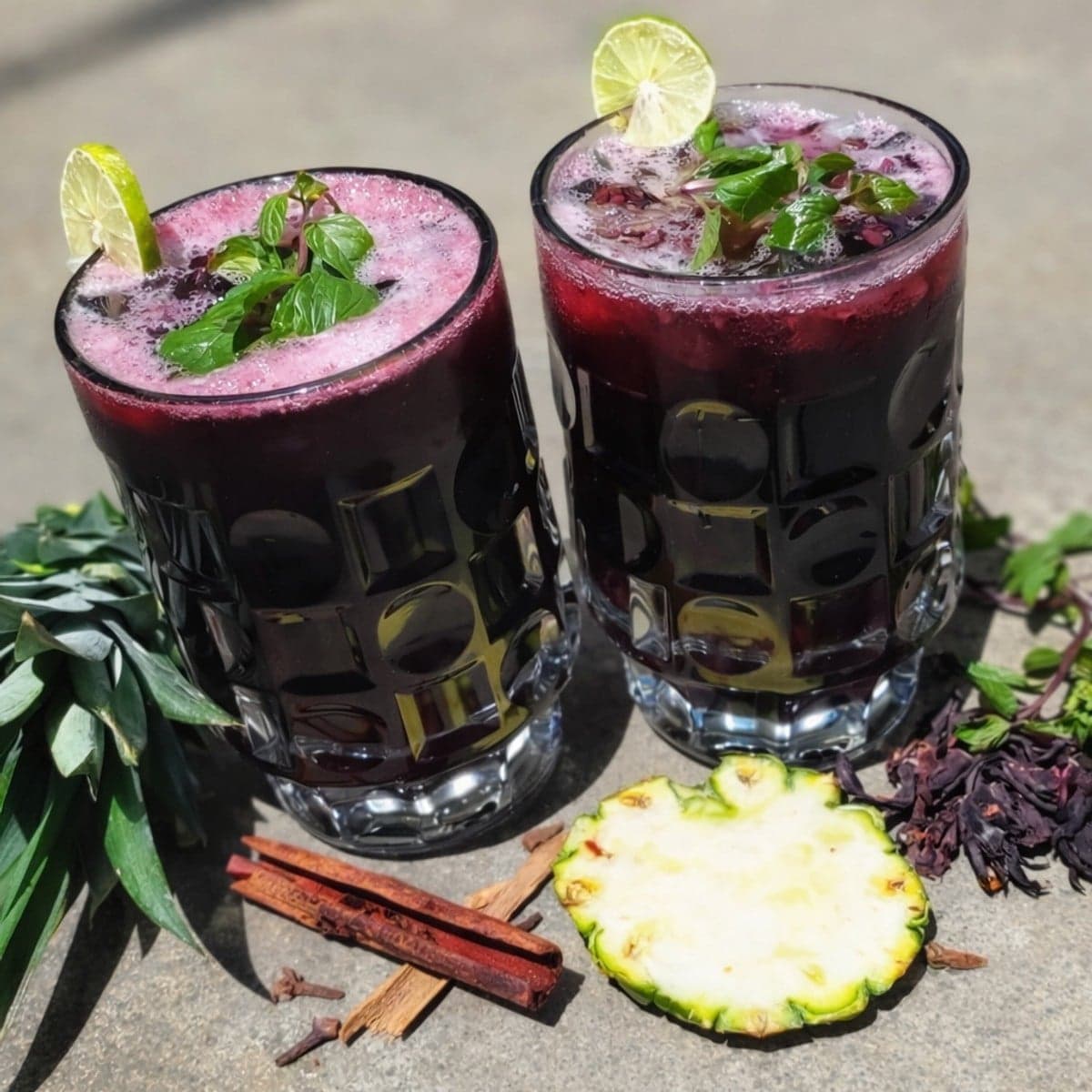 Jus d’hibiscus à la cannelle (bissap)