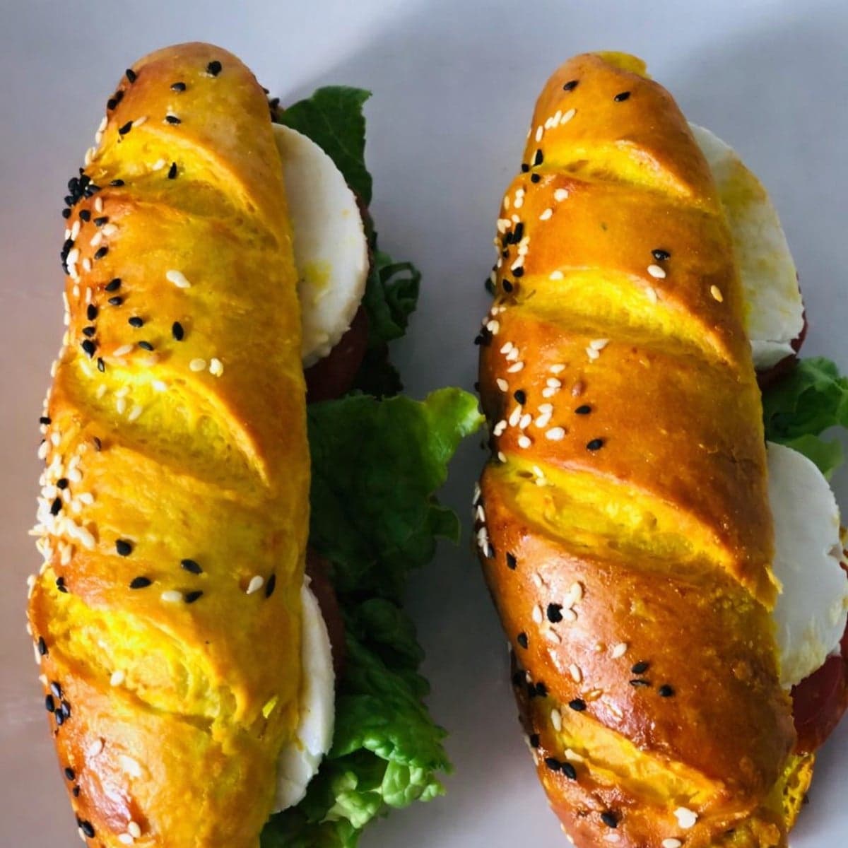 Sandwich pain viennois au curcuma
