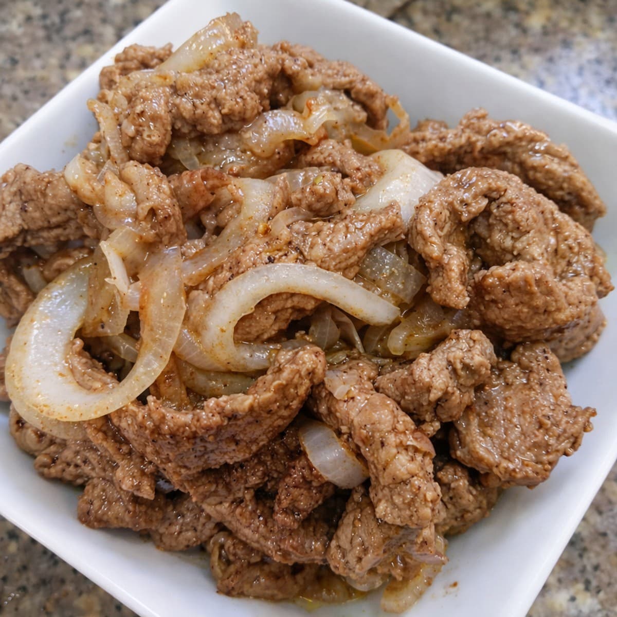 Sauté de viande à l’oignon.