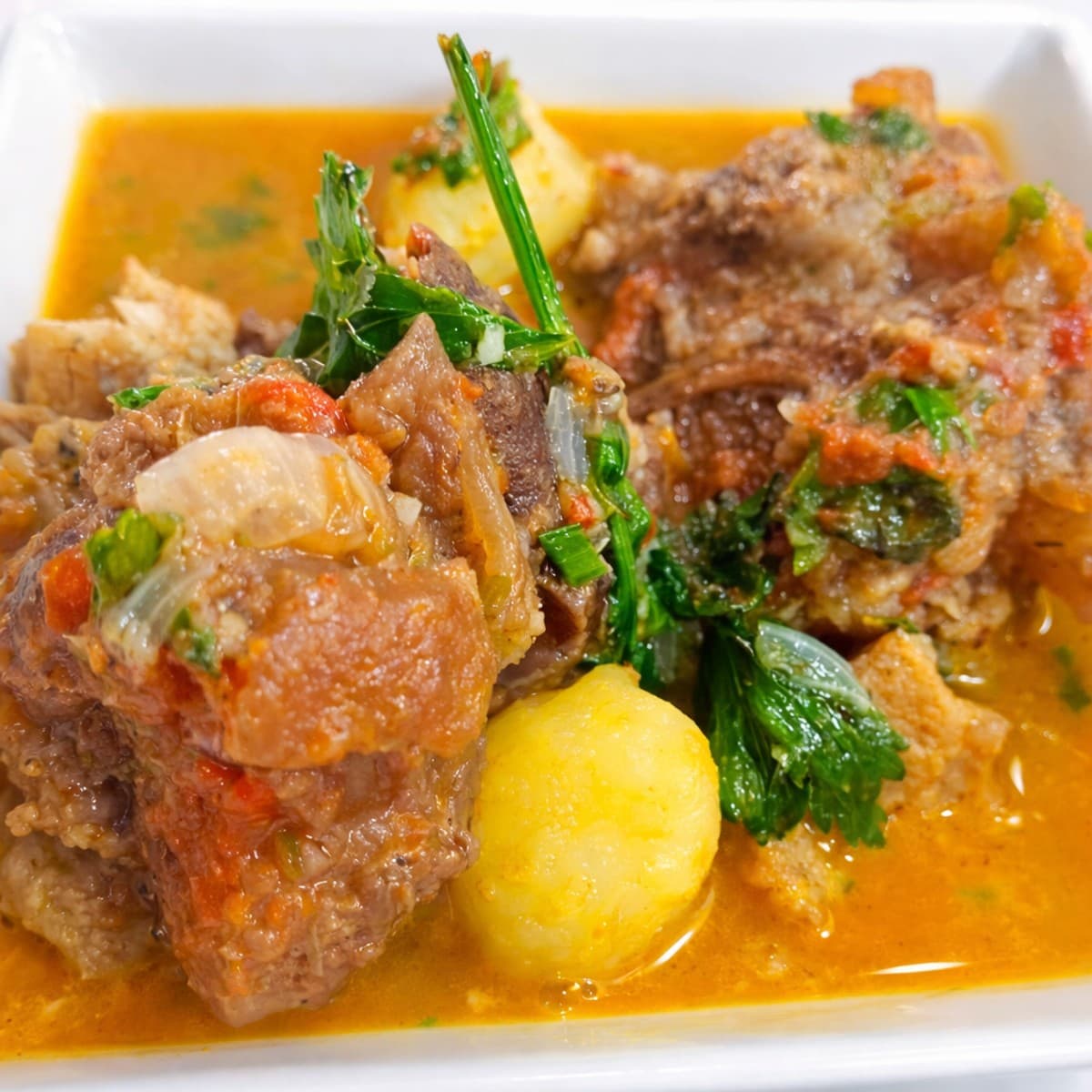 Bouillon pattes de bœuf chaud