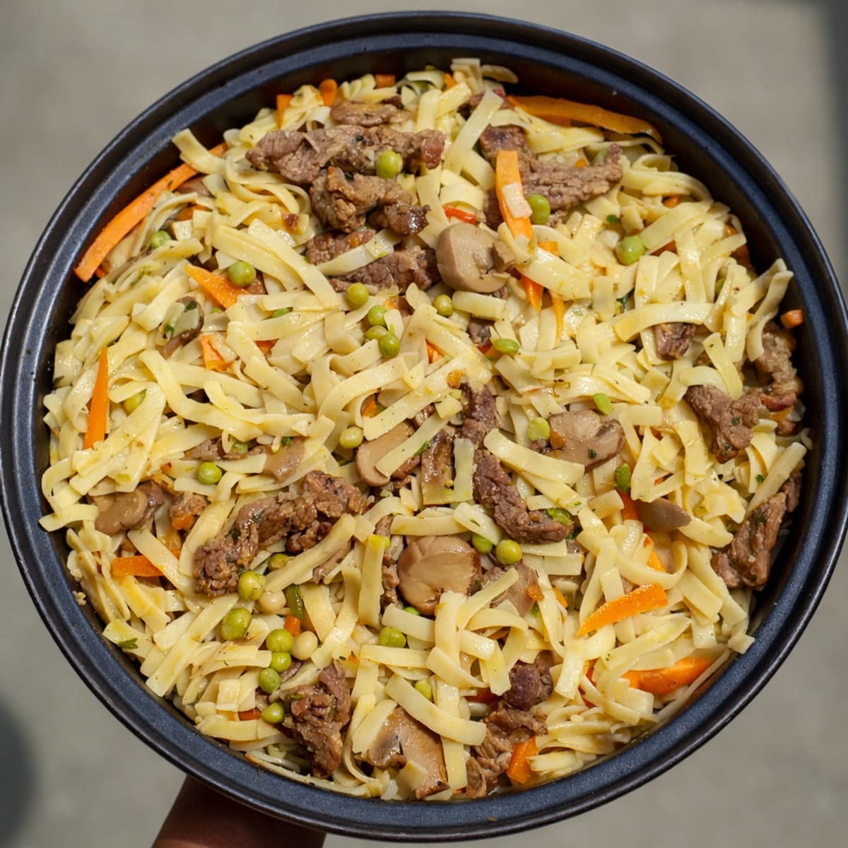Fines nouilles au bœuf et champignons