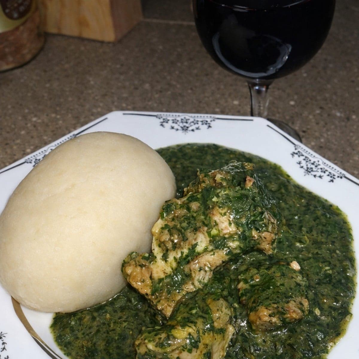 Foufou frais et sauce keleng keleng : recette