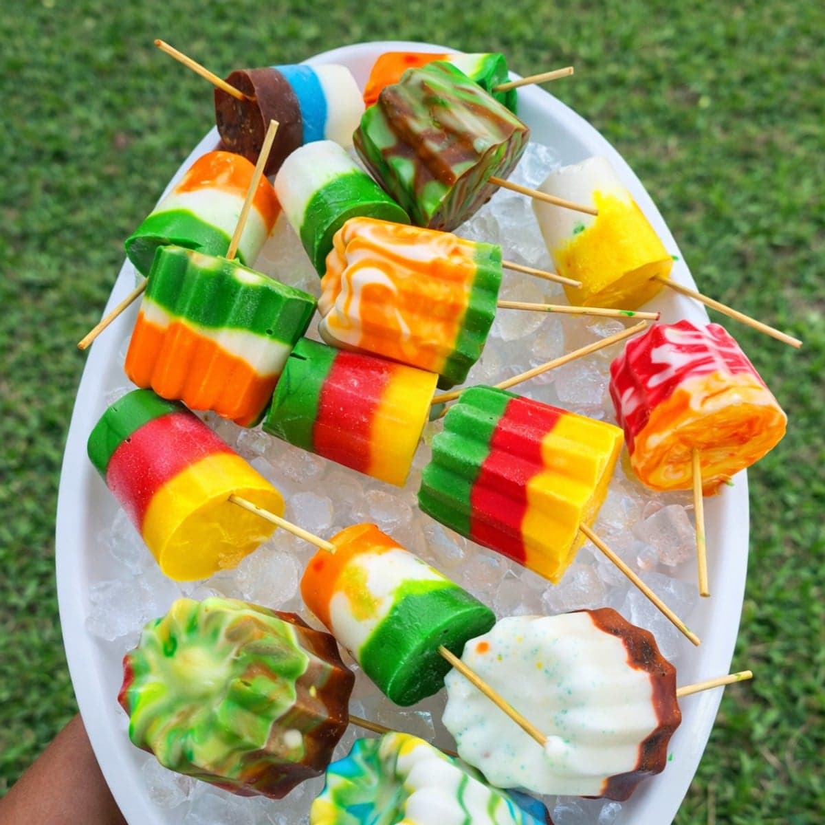 Glace au yaourt coloré
