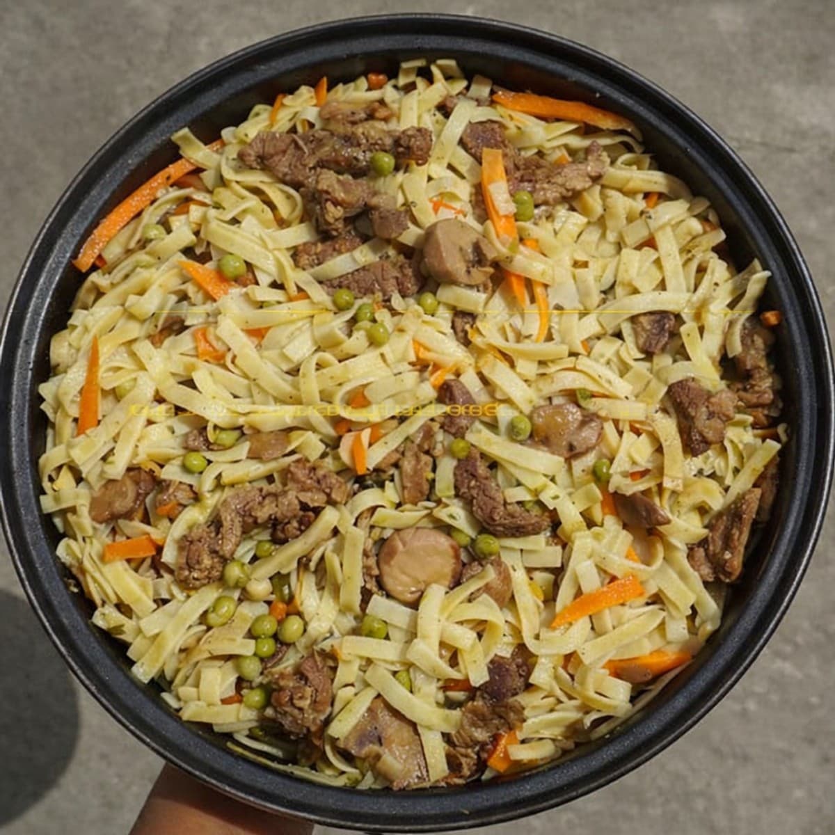 Nouilles au bœuf et aux champignons
