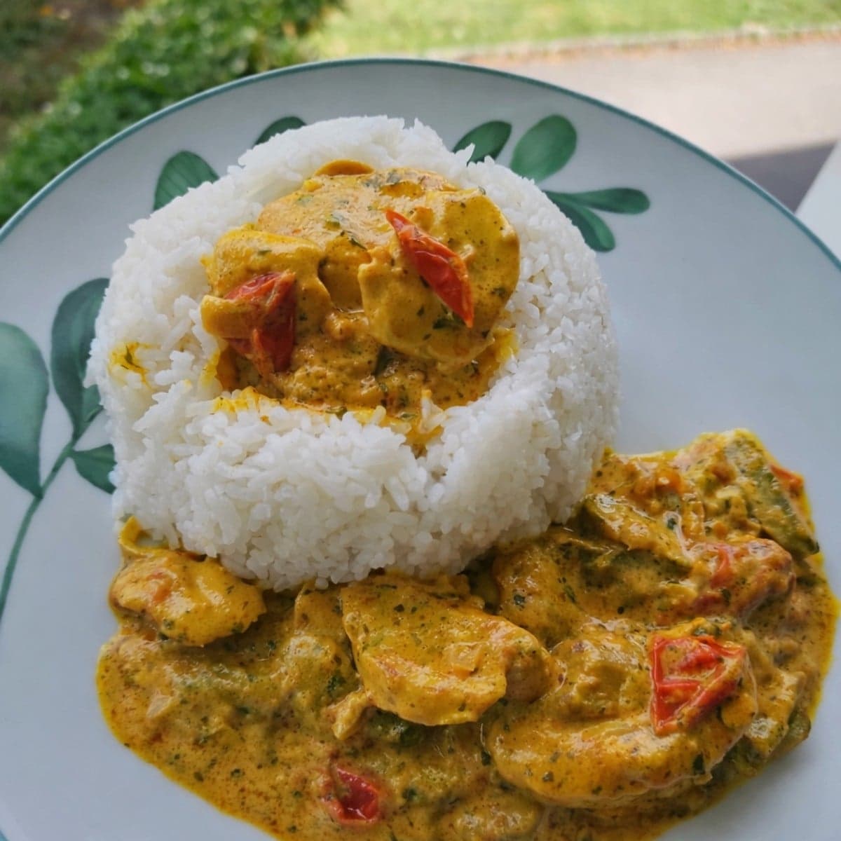 Poulet au curry et riz blanc : recette