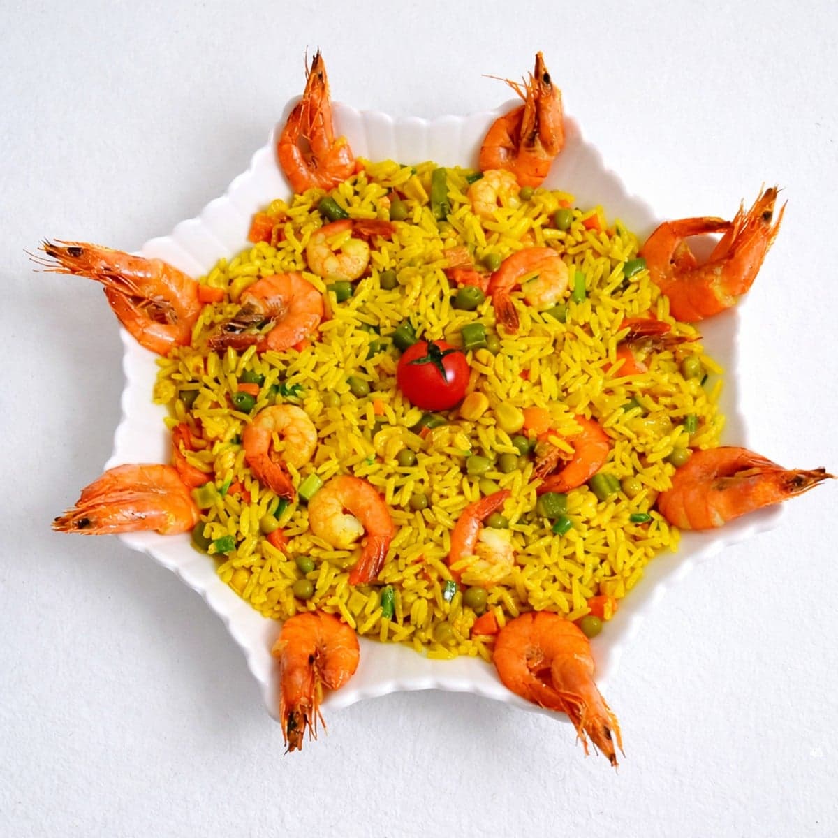 Riz aux crevettes et aux petits légumes.