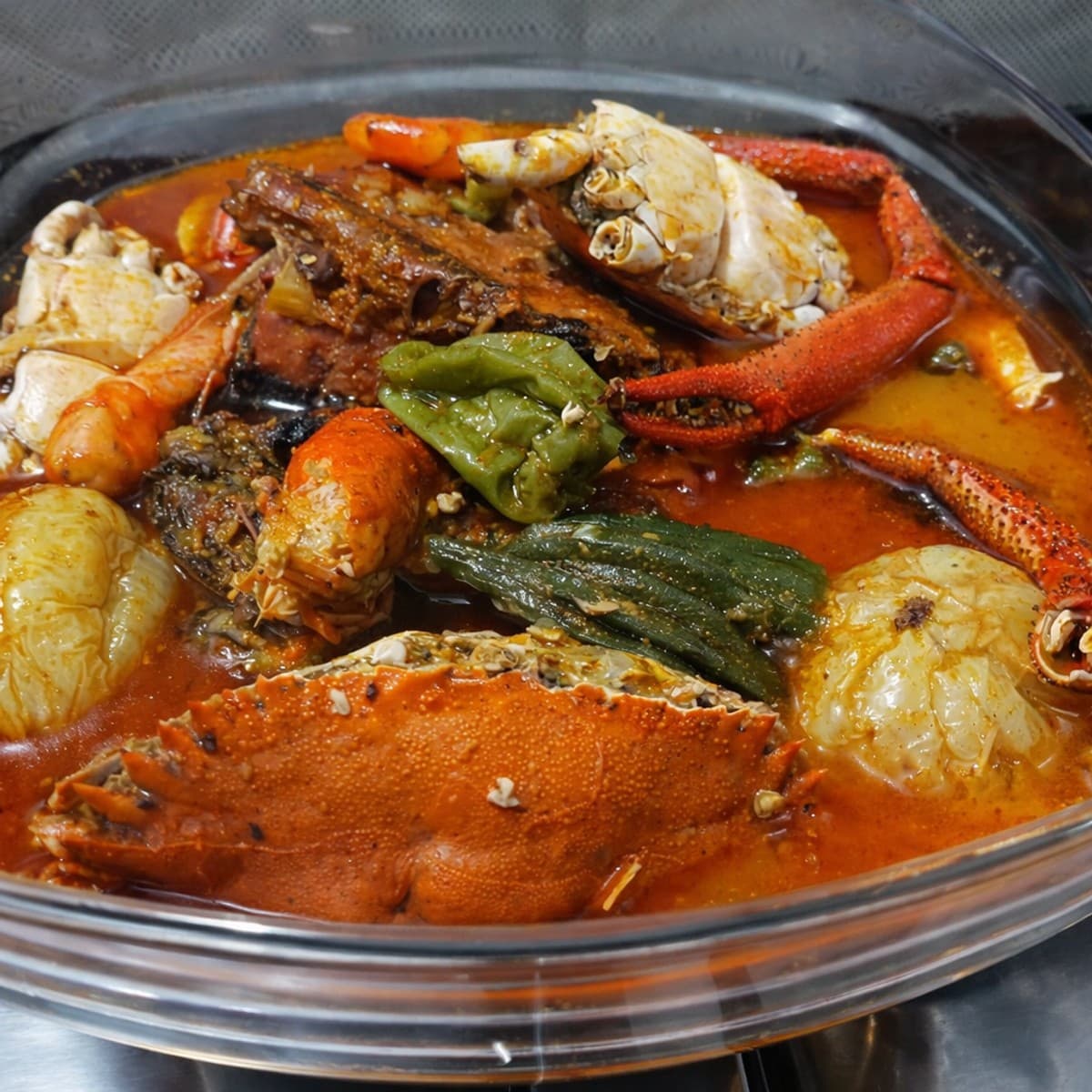Soupe du pêcheur avec un attiéké métisse.