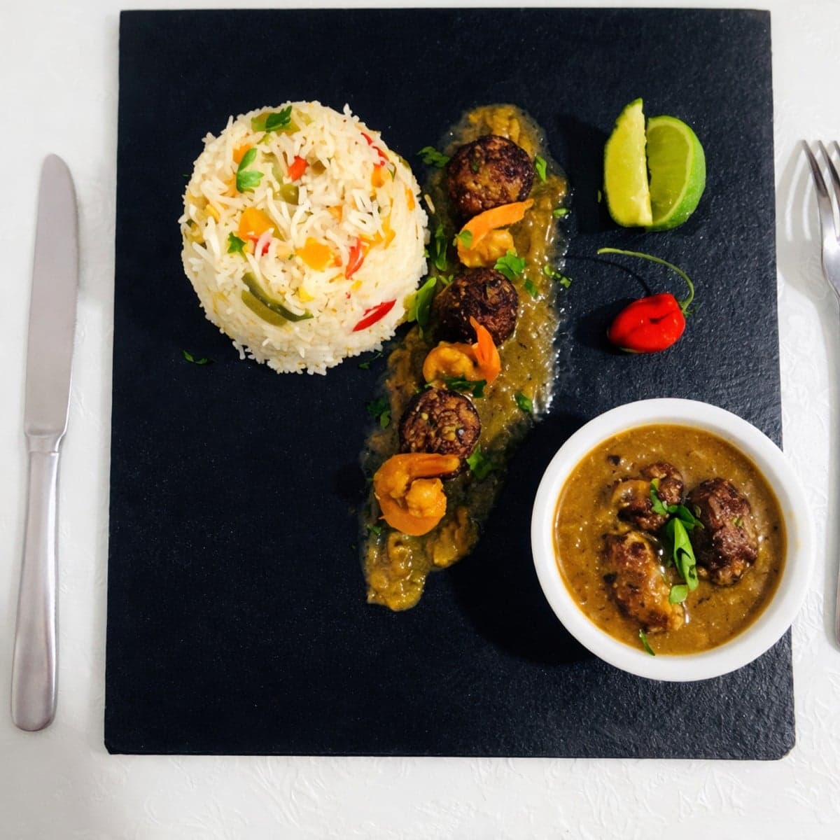 Boulettes de cabillauds accompagné riz basmati aux poivrons avec sauce au lait de coco