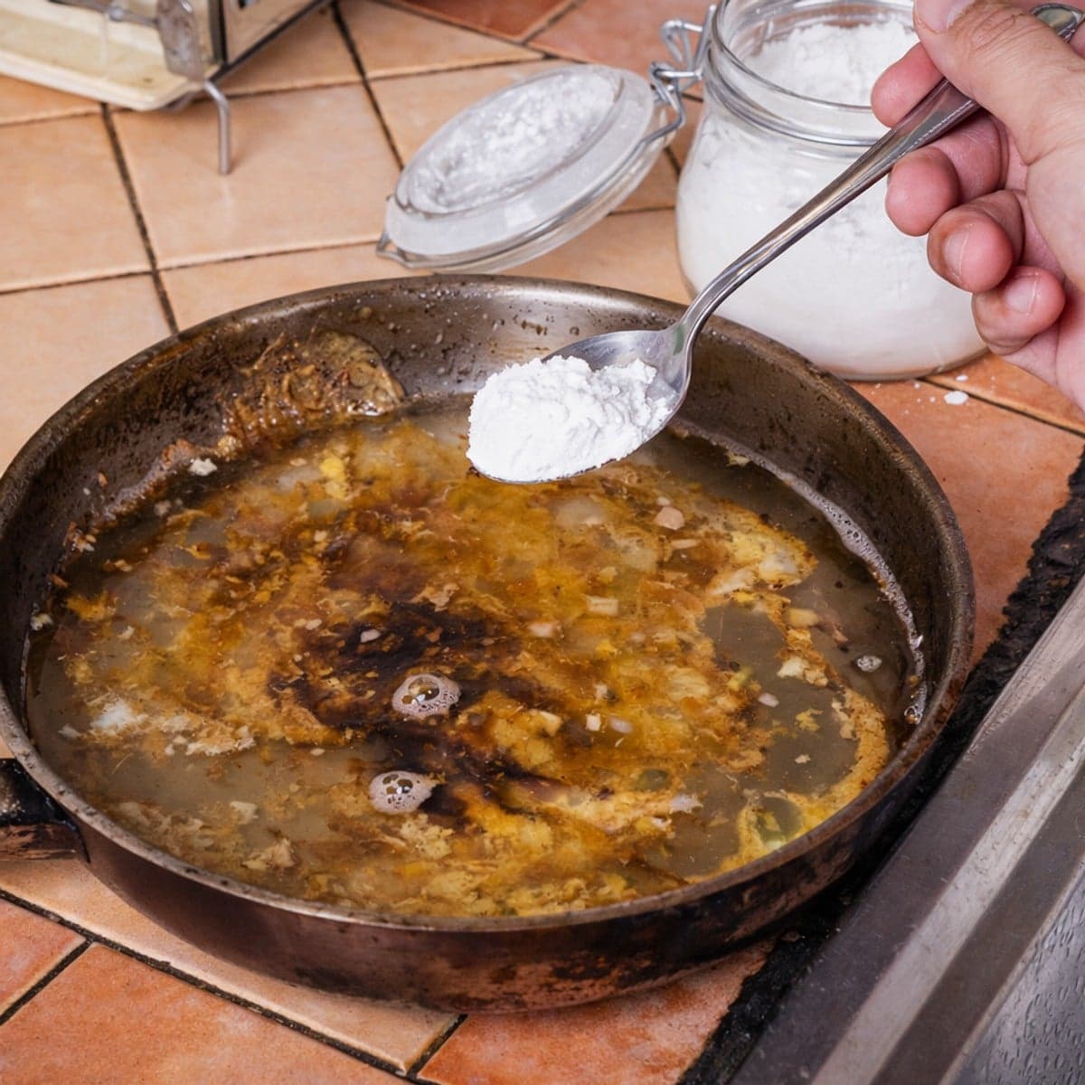 Comment nettoyer le sucre brûlé dans une marmite/poêle