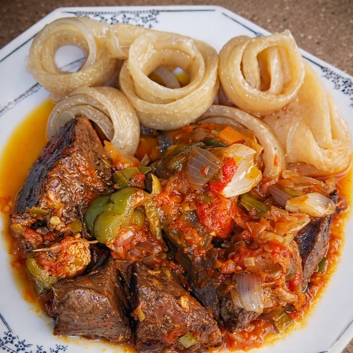 Foie de bœuf sauté et ses miondos en accompagnement