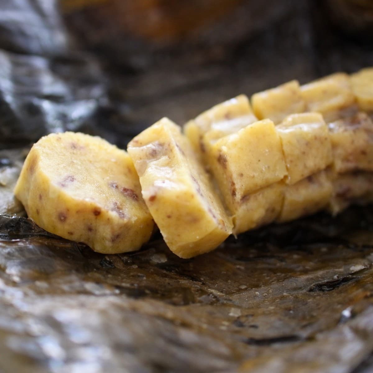 Nkonda (pain de manioc à la pâte d’arachide)
