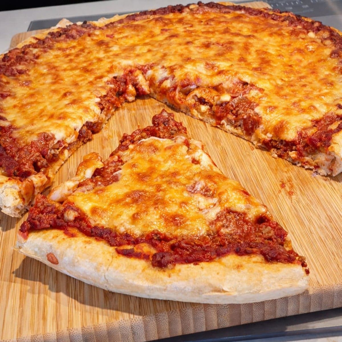Pizza à la viande hachée et aux 4 fromages