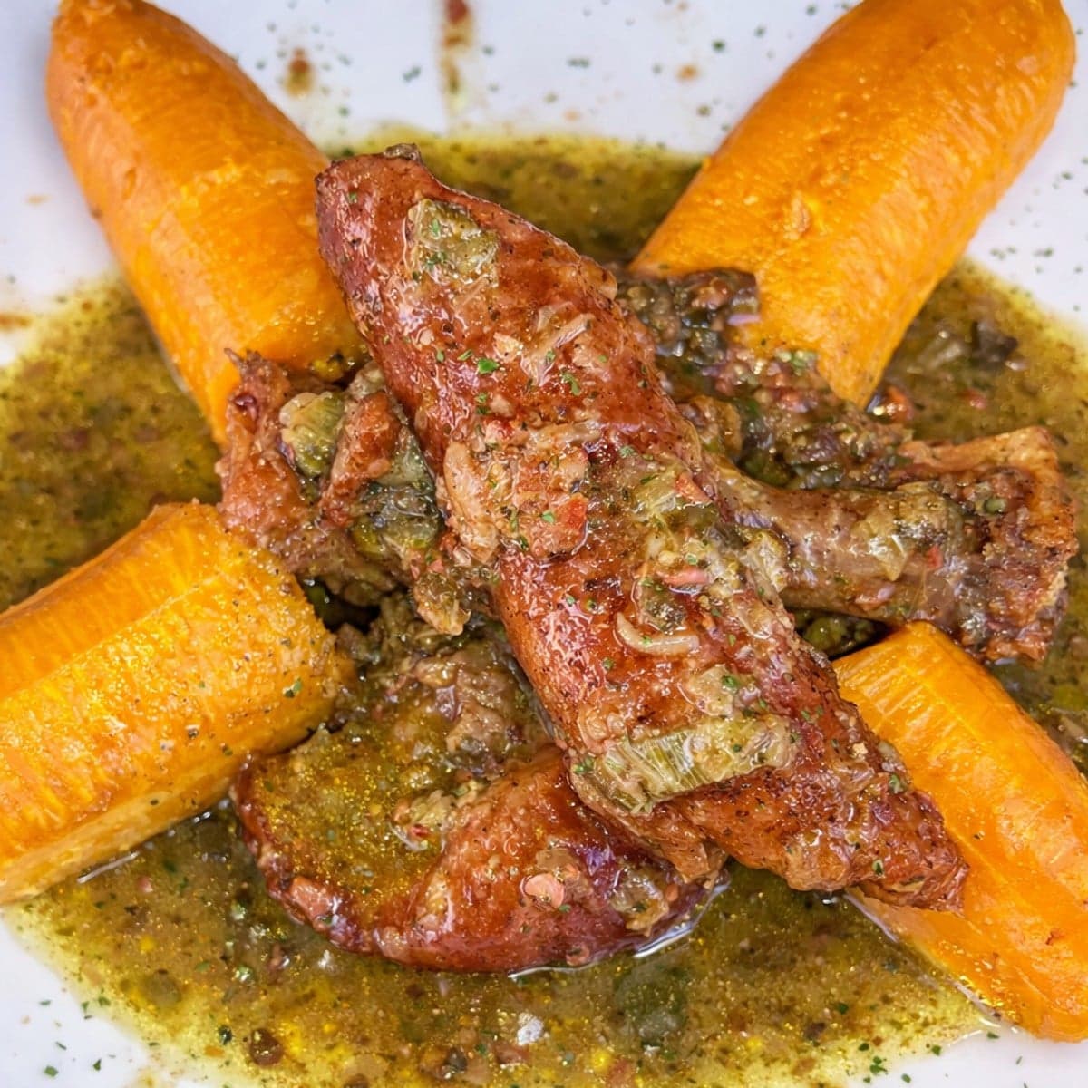 Sanglier et bananes plantain bouillies